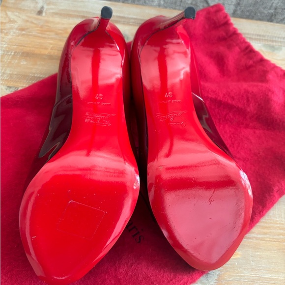 Christian Louboutin patent leather pump, peep toe stiletto heel. Size 37 - Picture 4 of 6